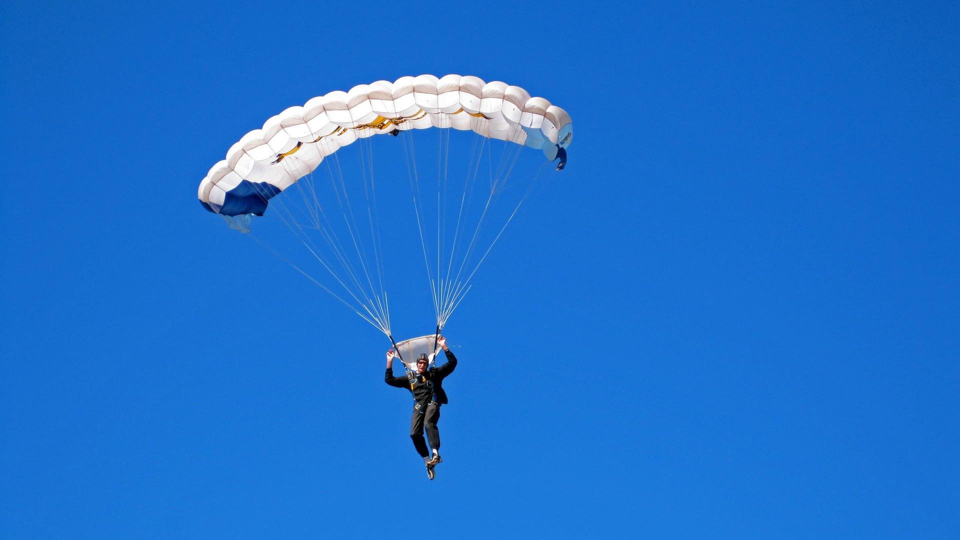 _天空极限滑翔：突破高度的速度感_，北京极限天空体育文化有限责任公司